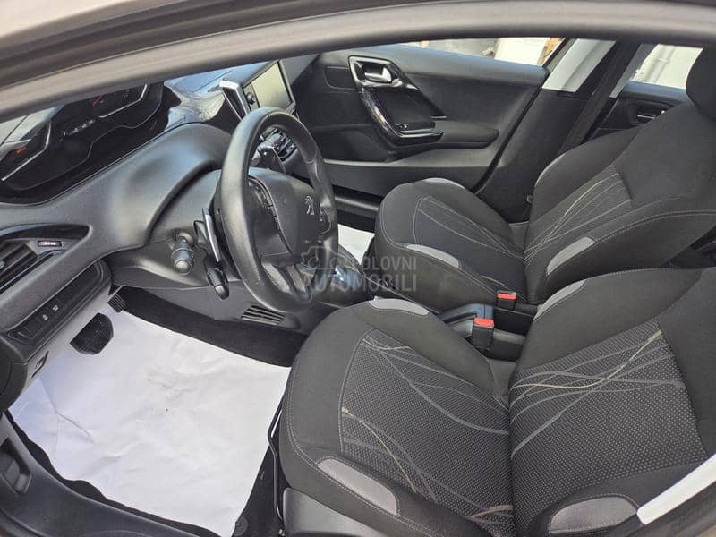 Peugeot 208 1.4hdi aut
