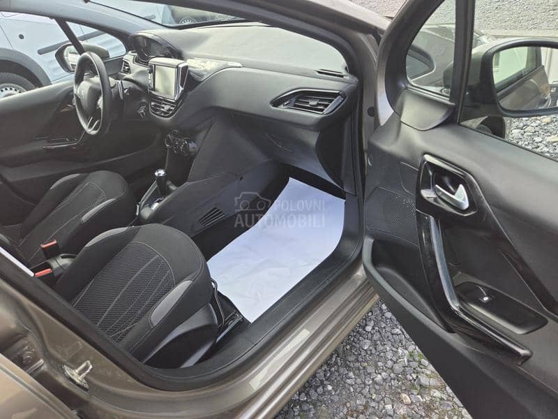 Peugeot 208 1.4hdi aut