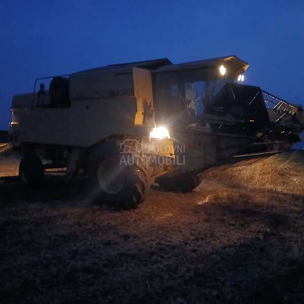 New Holland Tx32