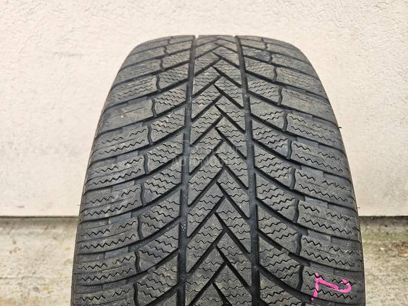 Bridgestone 255/45 R18 Zimska