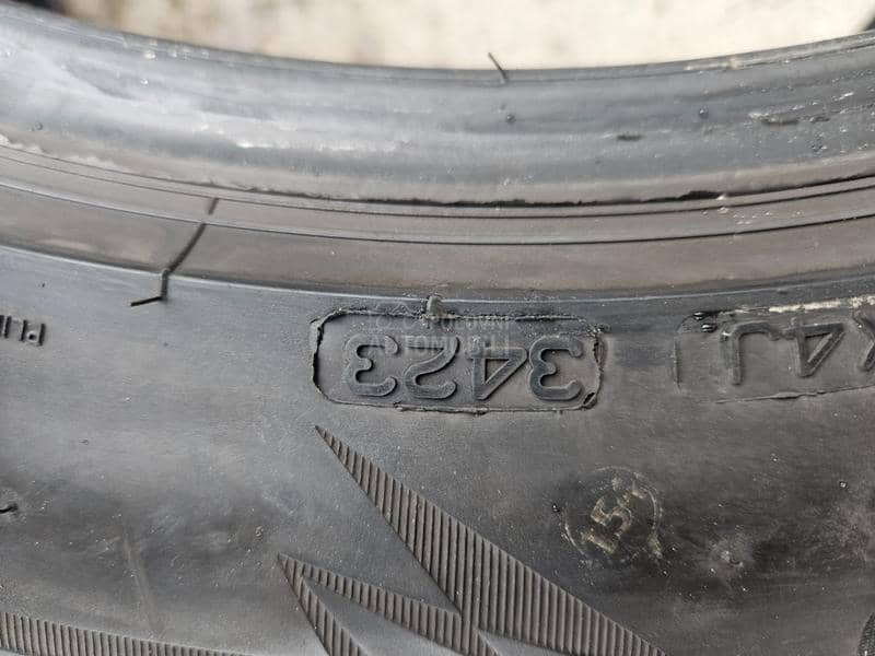 Bridgestone 255/45 R18 Zimska