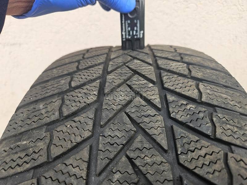 Bridgestone 255/45 R18 Zimska