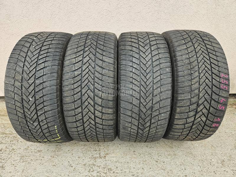 Bridgestone 255/45 R18 Zimska