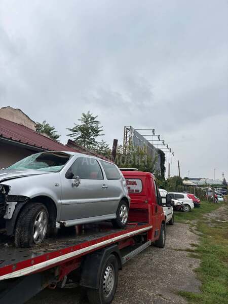 Delovi za Volkswagen Polo 1,0mpi 2001. god.