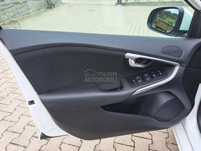 Volvo V40 1.6 NOV