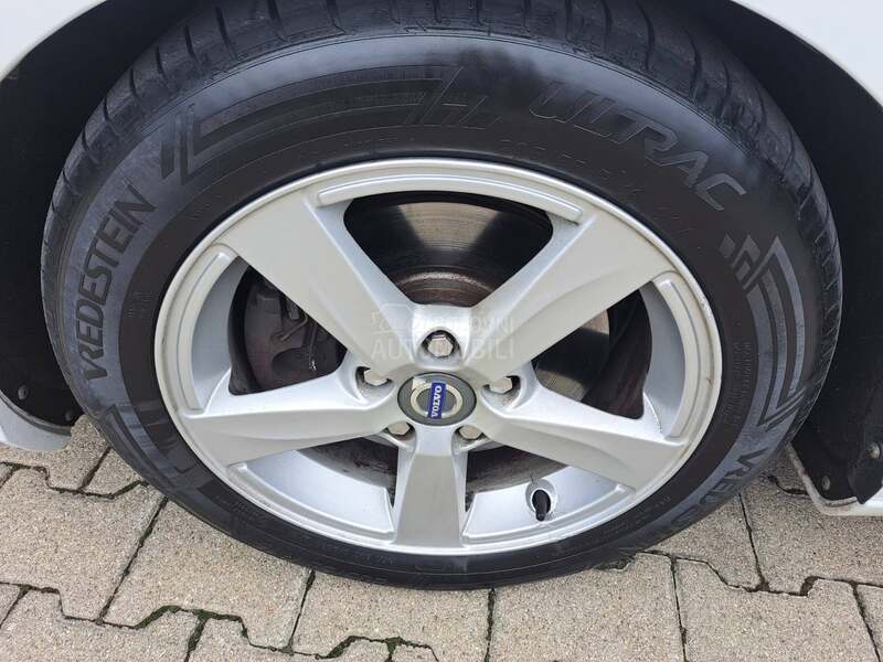 Volvo V40 1.6 NOV
