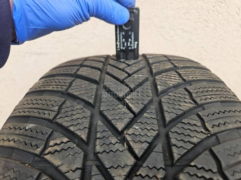 Bridgestone 245/40 R21 Zimska