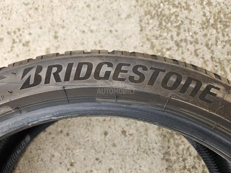Bridgestone 245/40 R21 Zimska