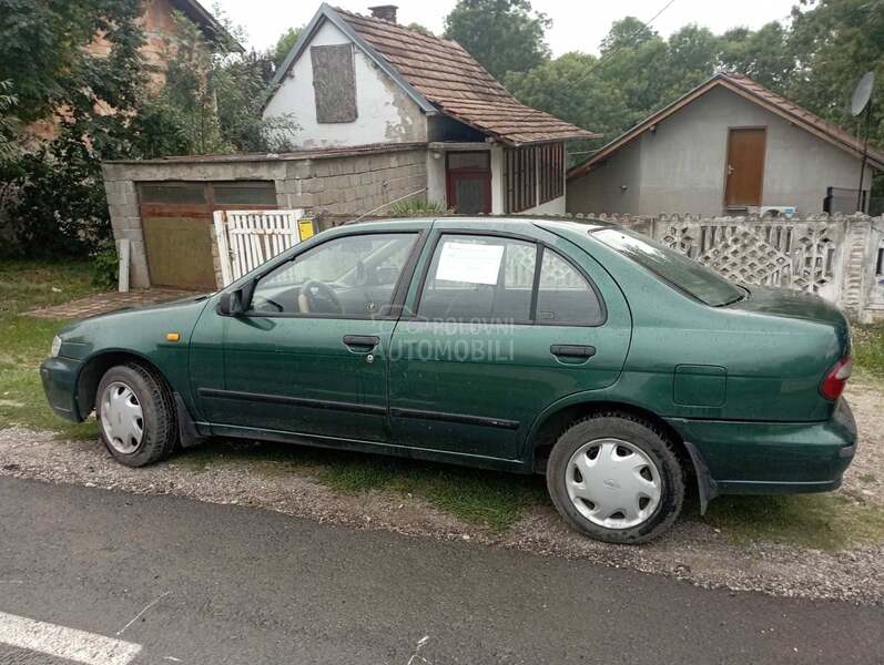 Nissan Almera 