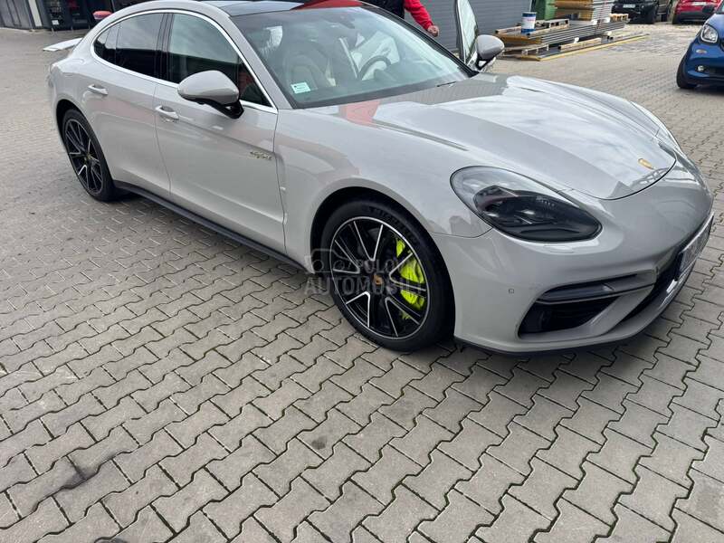 Porsche Panamera turbo s hybrid