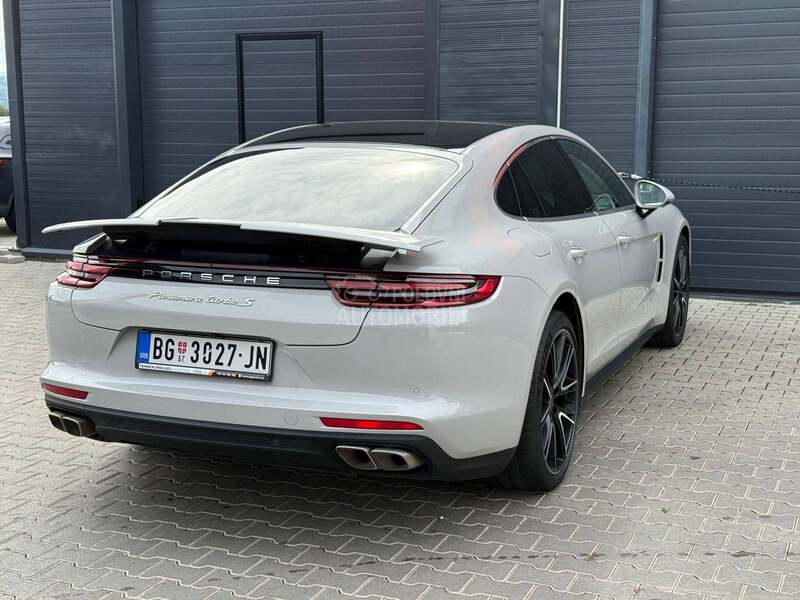 Porsche Panamera turbo s hybrid