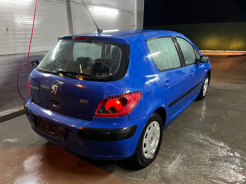 Peugeot 307 2004. god. -  kompletan auto u delovima