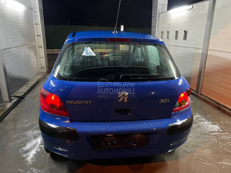 Peugeot 307 2004. god. -  kompletan auto u delovima