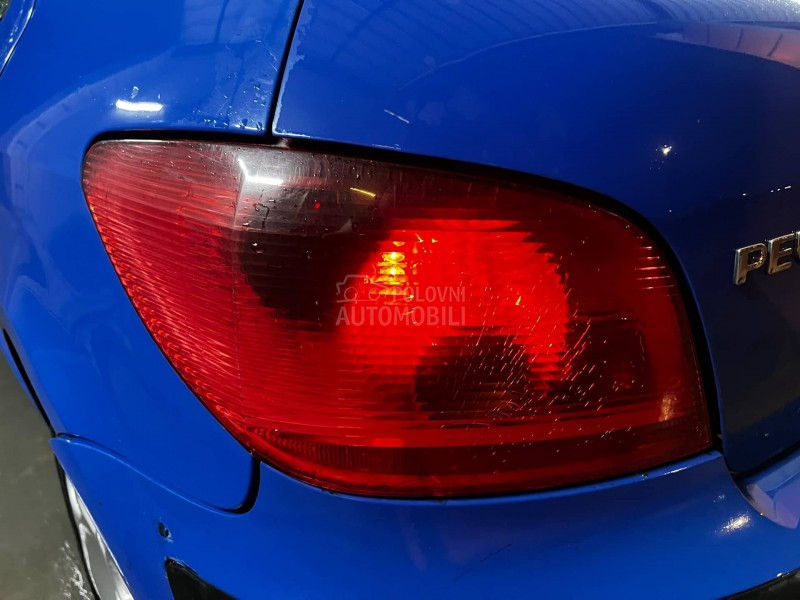 Peugeot 307 2004. god. -  kompletan auto u delovima