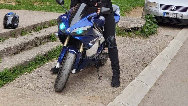 Yamaha R1
