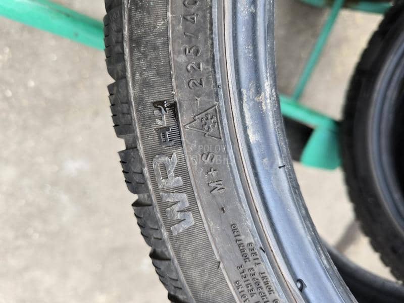 Nokian 225/40 R18 Zimska