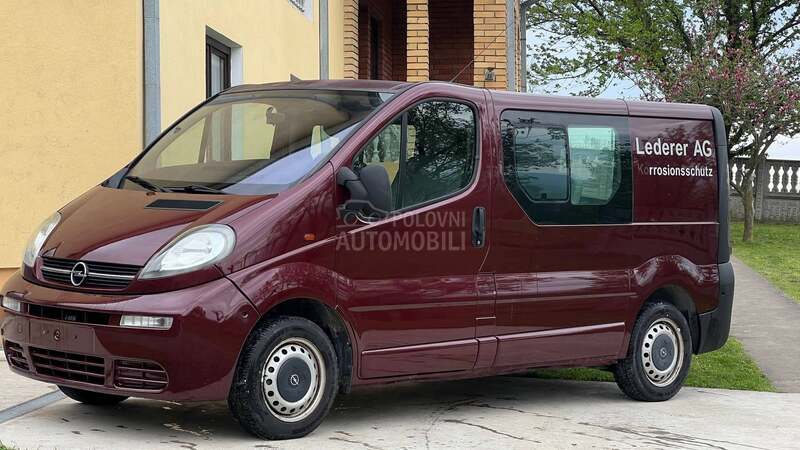 Opel Vivaro putnicko teretni