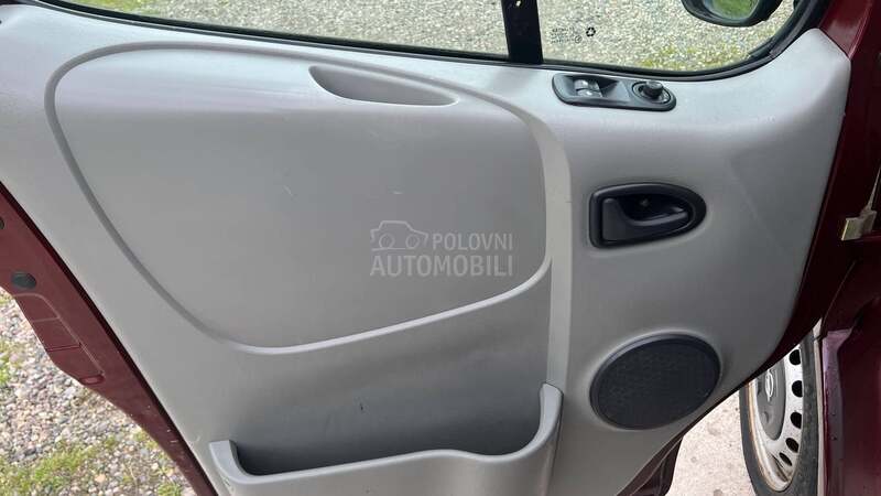 Opel Vivaro putnicko teretni