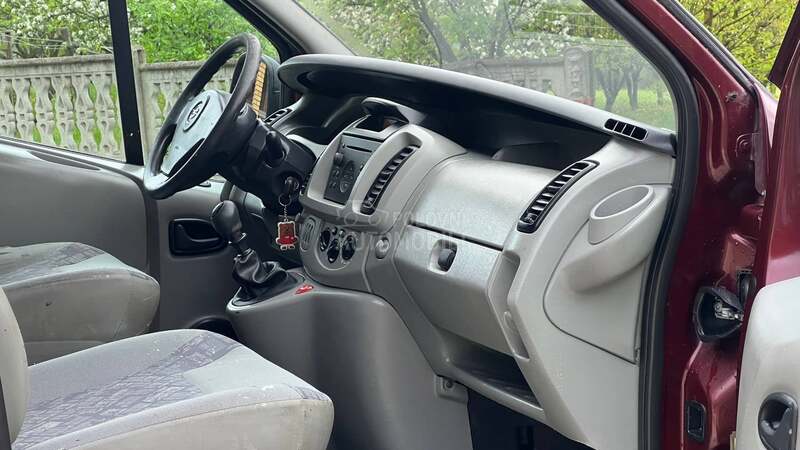 Opel Vivaro putnicko teretni