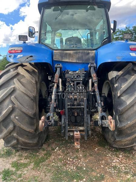 New Holland T8040