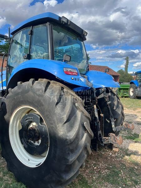 New Holland T8040