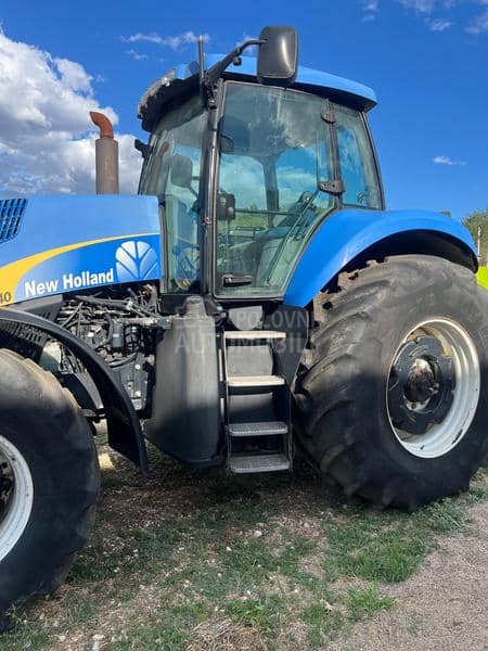 New Holland T8040