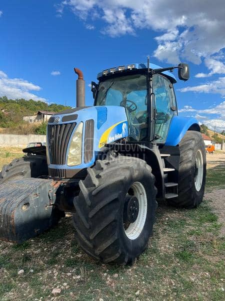 New Holland T8040