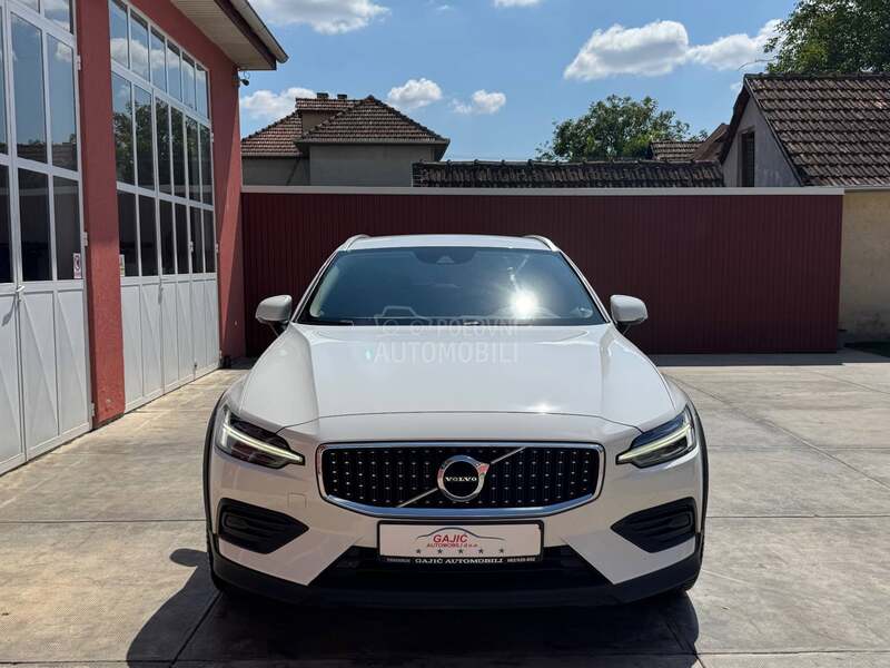 Volvo V60 Cross Country 2.0 D4 AWD