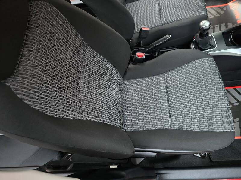 Toyota Yaris 1.0 VVT-I 62.000 hk