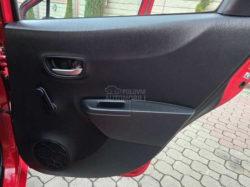Toyota Yaris 1.0 VVT-I 62.000 hk