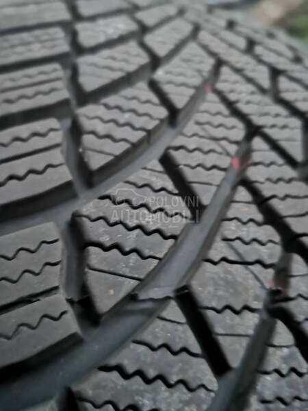 Bridgestone 205/60 R16 Zimska