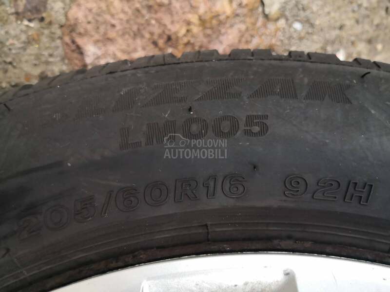Bridgestone 205/60 R16 Zimska