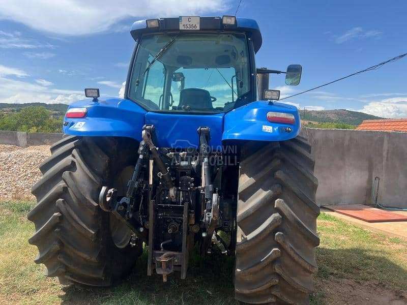 New Holland T8050