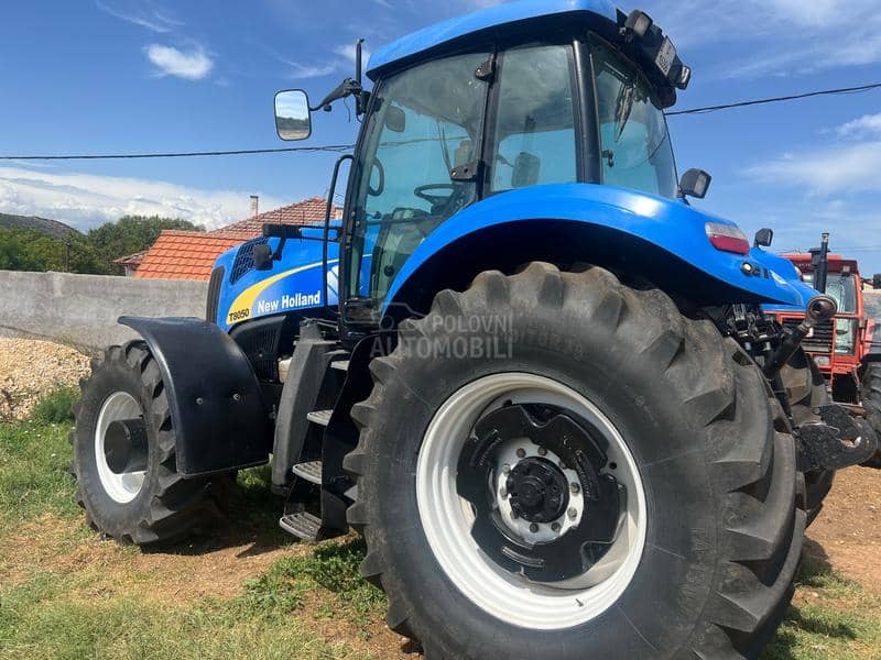 New Holland T8050