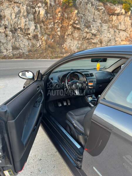 Alfa Romeo GT blackline3