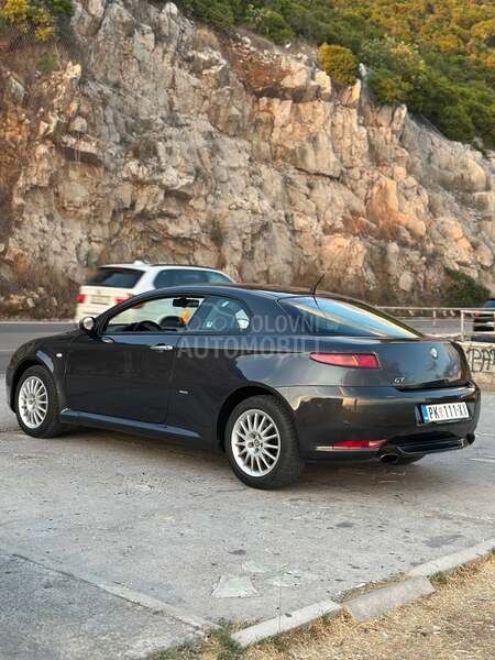 Alfa Romeo GT blackline3