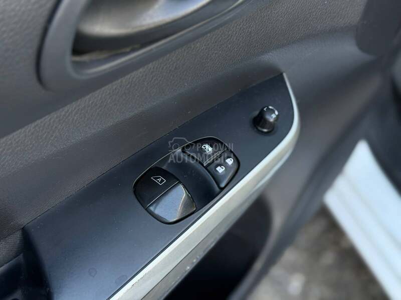 Nissan Navara Teretno/Kamera/Nav
