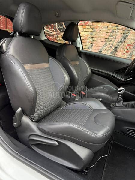 Peugeot 208 ALLURE THP
