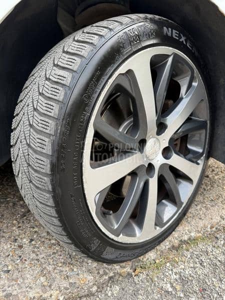 Peugeot 208 ALLURE THP