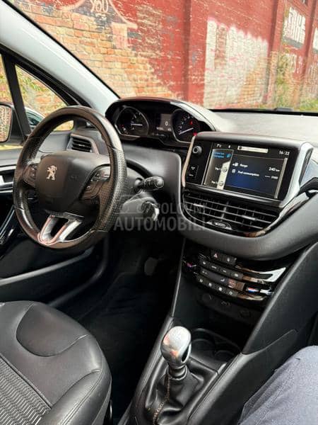 Peugeot 208 ALLURE THP