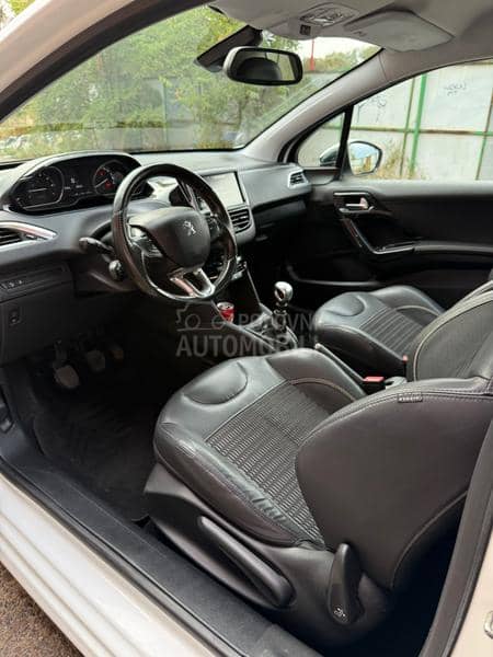 Peugeot 208 ALLURE THP
