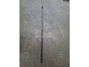 amortizer haube za Volkswagen Golf 5