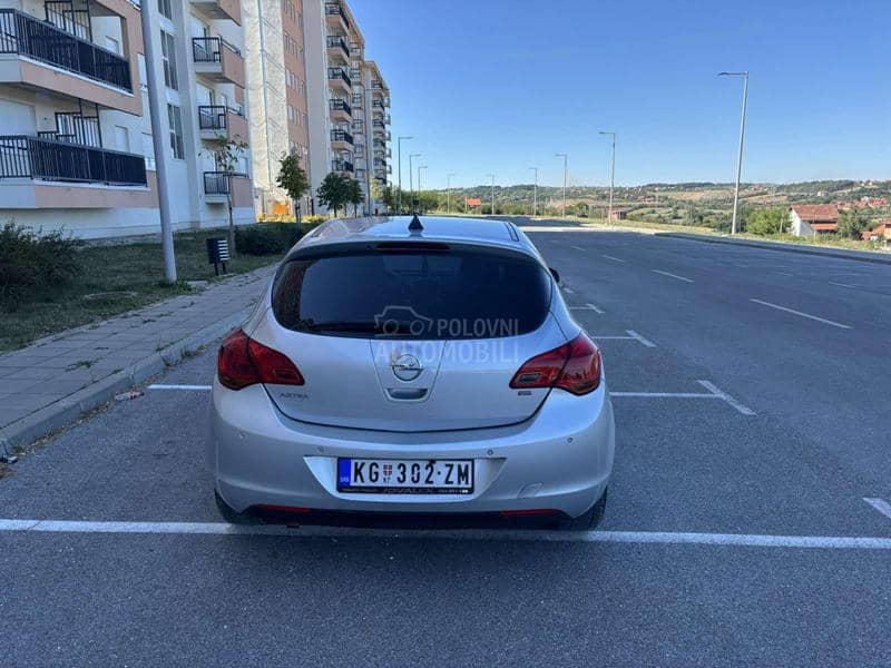 Opel Astra J 
