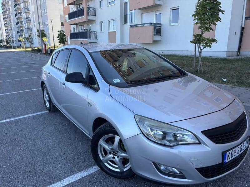 Opel Astra J 