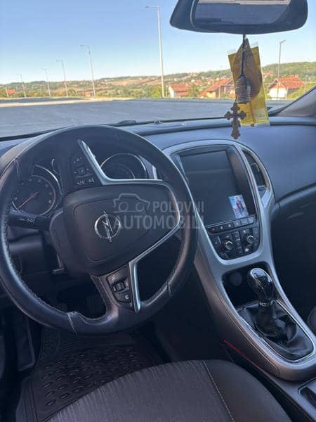 Opel Astra J 