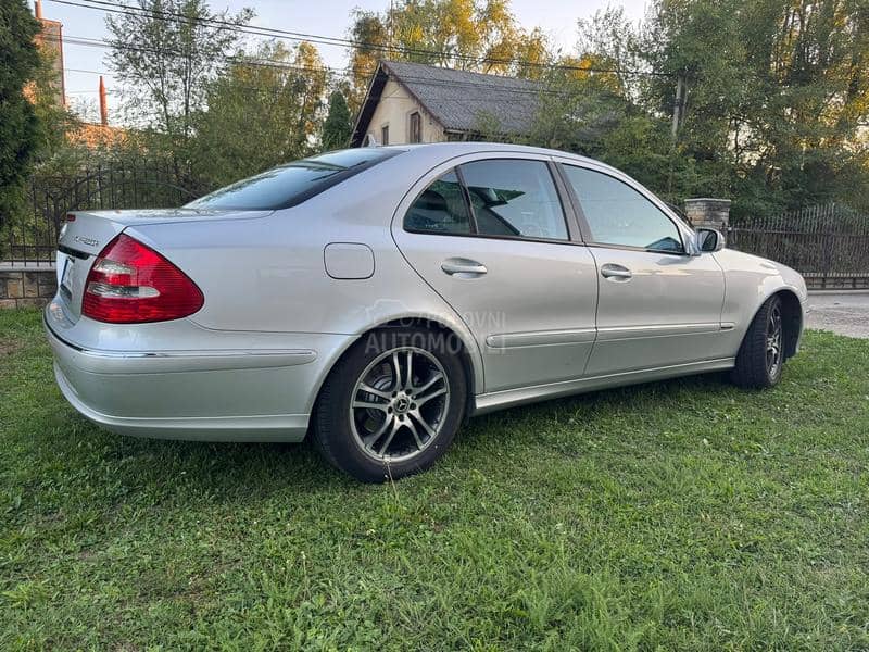 Mercedes Benz E 200 