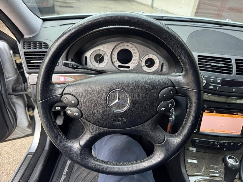 Mercedes Benz E 200 