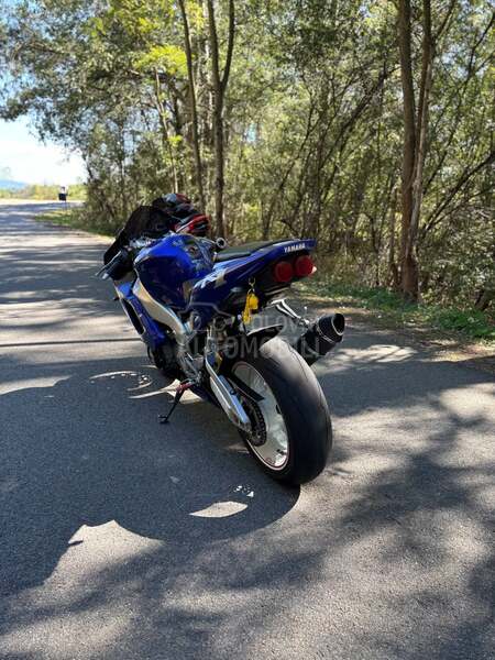 Yamaha R1