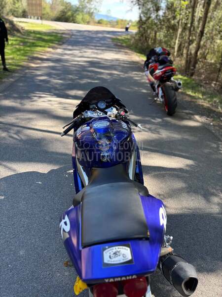Yamaha R1