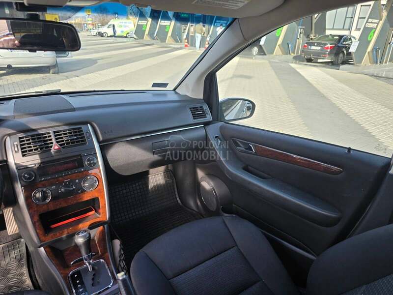 Mercedes Benz B 180 